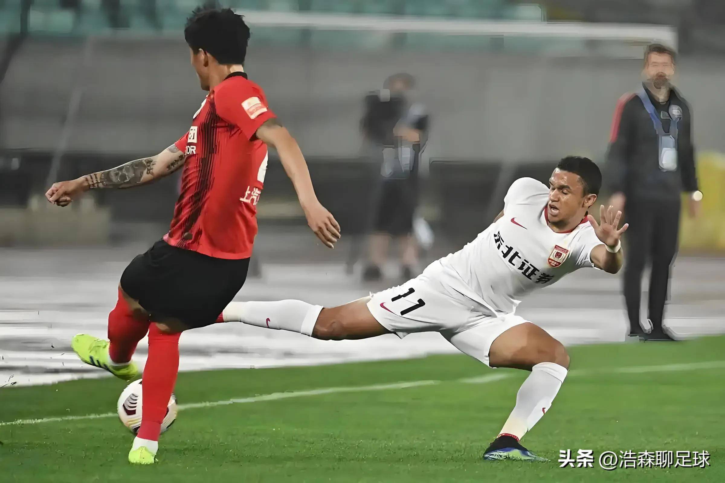 长春亚泰队迎接挑战，以实力取胜